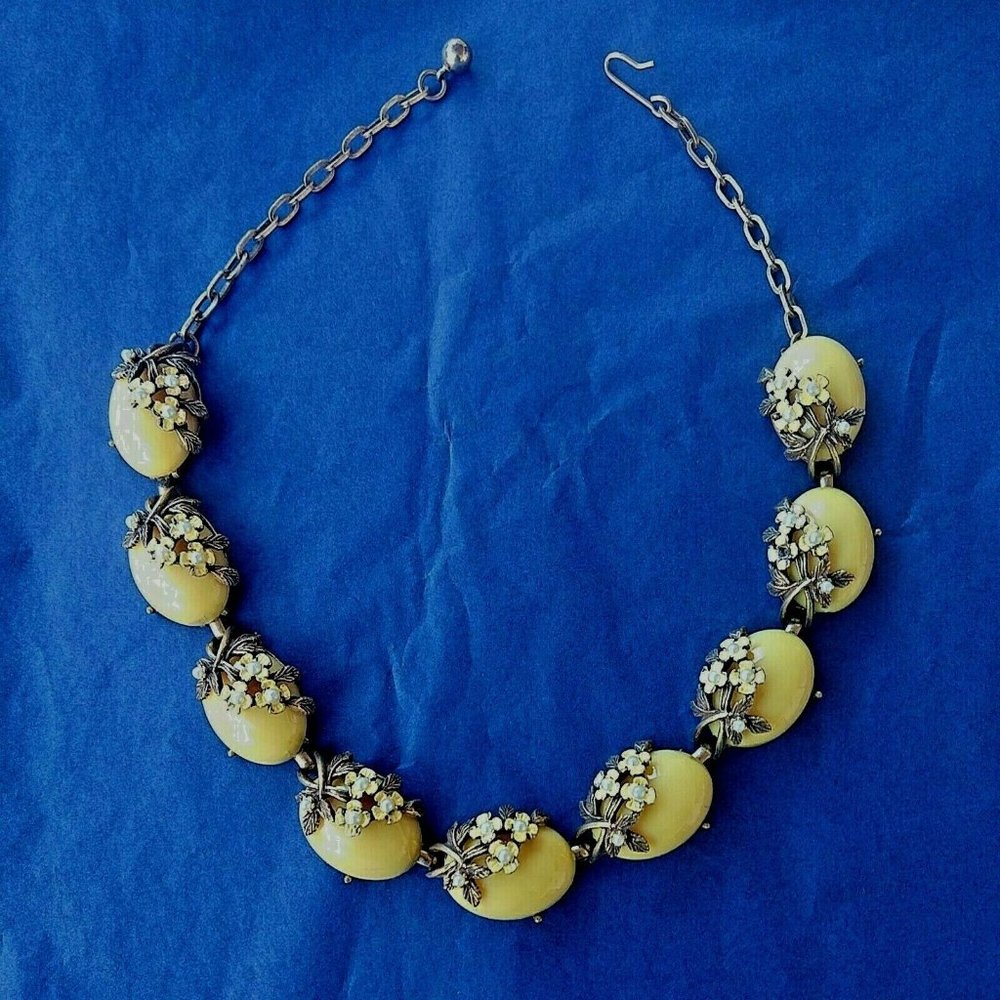 Beautiful Vintage Lemon Yellow Thermoset Cabochon Necklace with Enamel Flowers